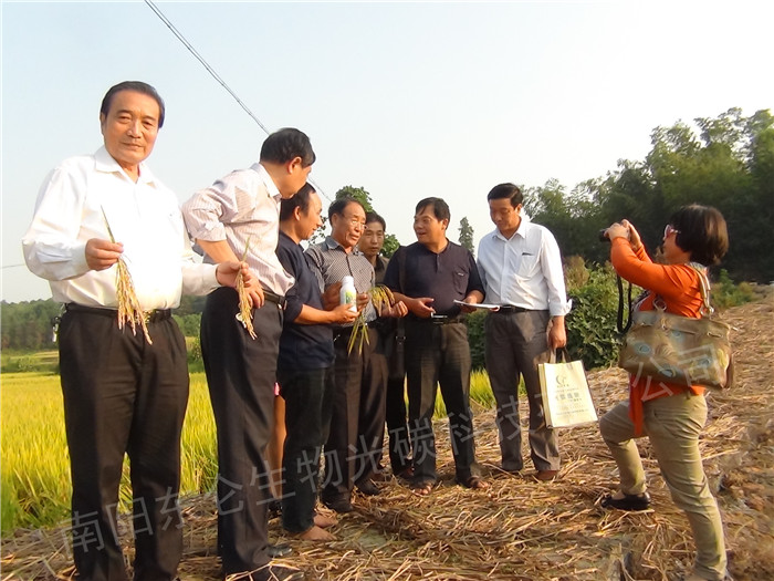 ̼˷ʶL(zhng)ϯc¡ƽ߿ؓ(f)؟(z)ں¡ƽ߿ˮʾ